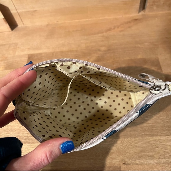 NWT Canvas Makeup Bag With Polar Bear Print - Picture 2 of 4